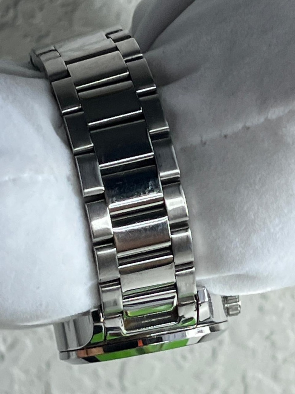 Gucci Silver Stainless Steel Watch with Mother-of-Pearl Cat Dial - Picture 6 of 16